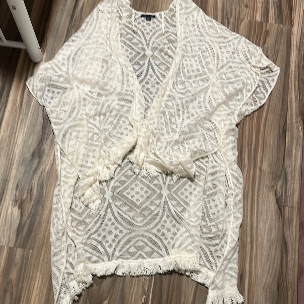 AE White Sheer Patterned fringe Kimono one size